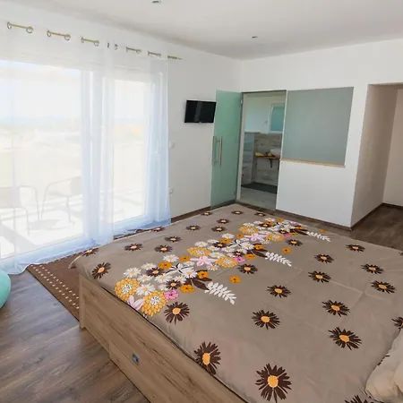 New White Villa, 60 M², Pool アパート *
