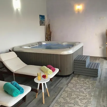 New White Villa, 60 M², Pool דירה