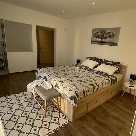 דירה New White Villa, 60 M², Pool וודניאן